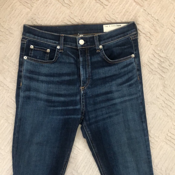 Rag & Bone / JEAN 10 inch capri, Style Modele in Color Stanwix
Size 29 - Picture 8 of 16